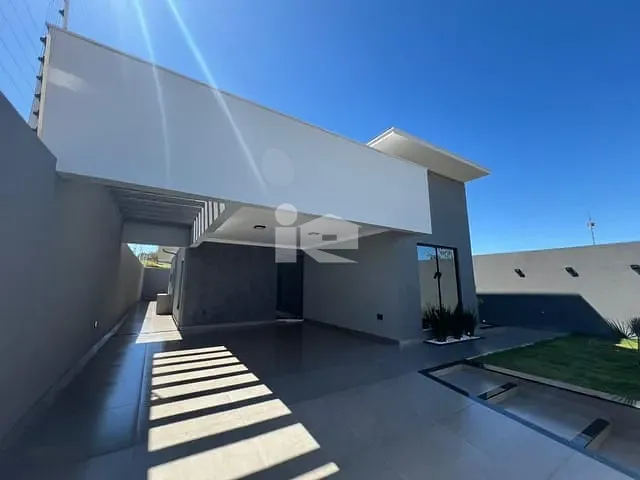 Casa com 325m² 3 quartos e 2 banheiros, à venda, no bairro Jardim Moriá em Rolândia