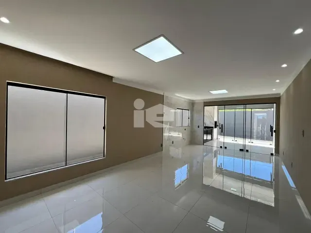 Casa com 325m² 3 quartos e 2 banheiros, à venda, no bairro Jardim Moriá em Rolândia