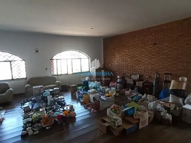 Casa com 450m² 5 quartos e 3 banheiros, à venda, no bairro Jardim Esplanada em São José dos Campos