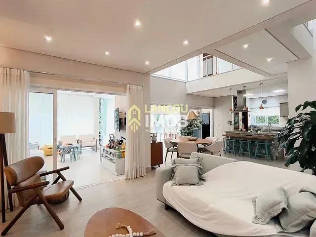 Casa com 528m² 4 quartos e 5 banheiros, à venda, no bairro Medeiros em Jundiaí