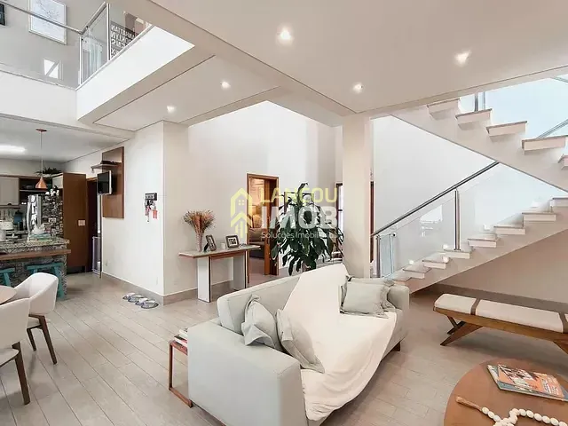 Casa com 528m² 4 quartos e 5 banheiros, à venda, no bairro Medeiros em Jundiaí