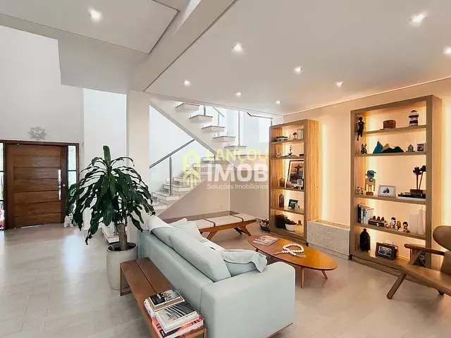 Casa com 528m² 4 quartos e 5 banheiros, à venda, no bairro Medeiros em Jundiaí