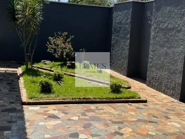 Casa com 300m² 3 quartos e 3 banheiros, para alugar, no bairro Vila Omar em Americana