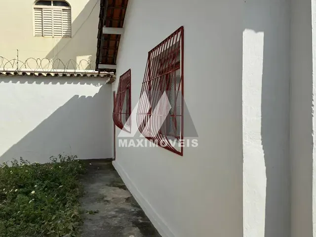 Casa com 231m² 3 quartos e 1 banheiro, para alugar, no bairro São Jorge em Araçuaí