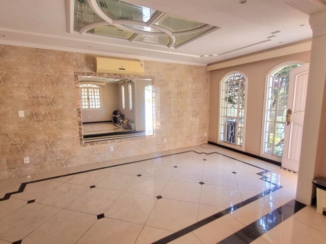Casa 4 quartos e 5 banheiros, à venda, no bairro Vila Valqueire em Rio de Janeiro