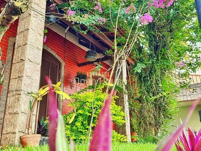 Casa com 200m² 4 quartos e 3 banheiros, à venda, no bairro Rústico em Volta Redonda