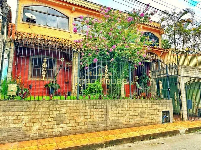 Casa com 200m² 4 quartos e 3 banheiros, à venda, no bairro Rústico em Volta Redonda