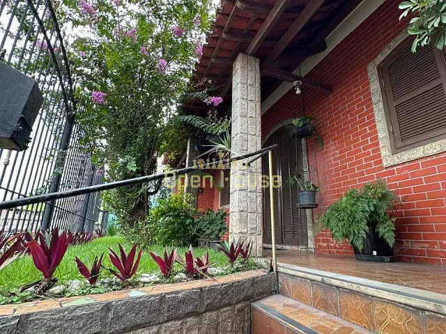 Casa com 200m² 4 quartos e 3 banheiros, à venda, no bairro Rústico em Volta Redonda