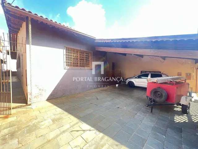 Casa com 330m² 3 quartos e 2 banheiros, à venda, no bairro Jardim Santa Rita de Cássia em Bragança Paulista