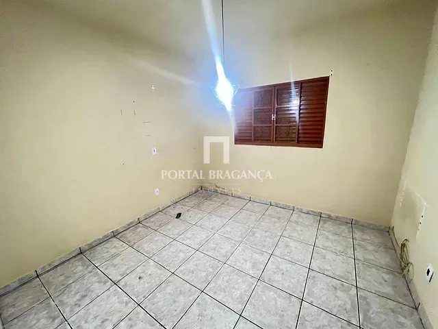 Casa com 330m² 3 quartos e 2 banheiros, à venda, no bairro Jardim Santa Rita de Cássia em Bragança Paulista