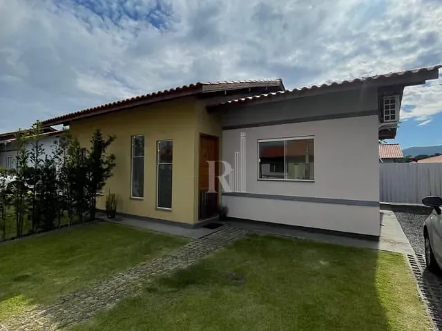 Casa 2 quartos e 1 banheiro, à venda, no bairro Areias em Tijucas