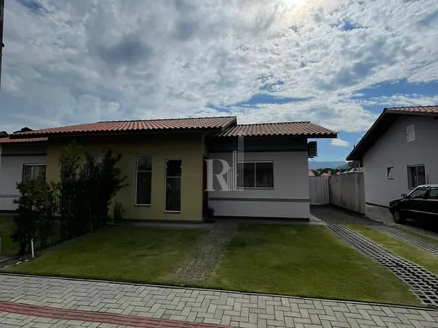 Casa 2 quartos e 1 banheiro, à venda, no bairro Areias em Tijucas