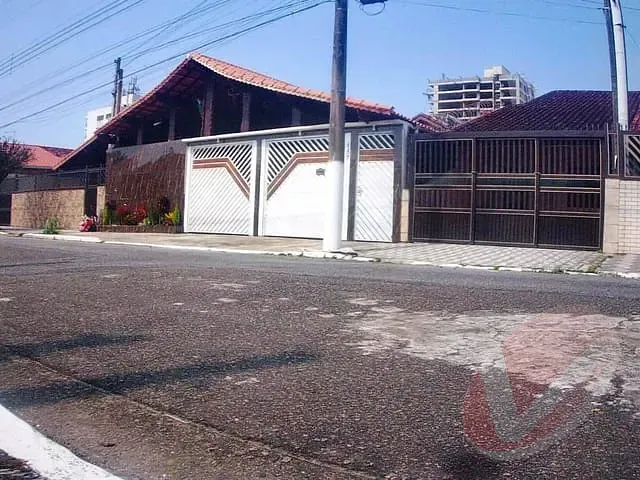 Casa com 326m² 4 quartos e 2 banheiros, à venda, no bairro Real em Praia Grande