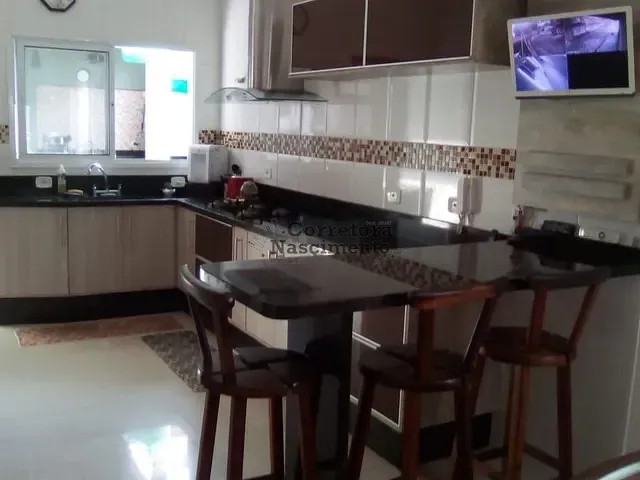 Casa com 250m² 2 quartos e 2 banheiros, à venda, no bairro Jardim Siesta em Jacareí