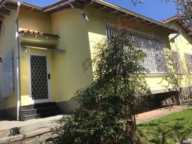 Casa com 1500m² 3 quartos e 1 banheiro, à venda, no bairro Bingen em Petrópolis