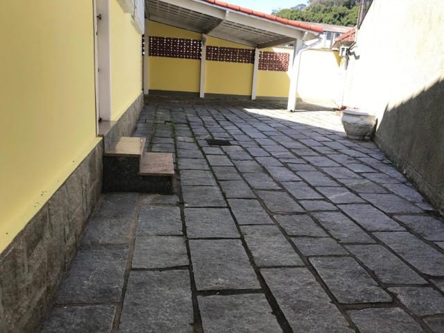 Casa com 1500m² 3 quartos e 1 banheiro, à venda, no bairro Bingen em Petrópolis