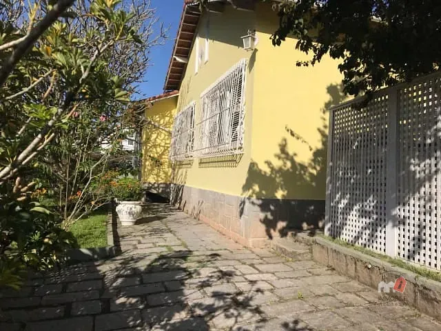 Casa com 1500m² 3 quartos e 1 banheiro, à venda, no bairro Bingen em Petrópolis
