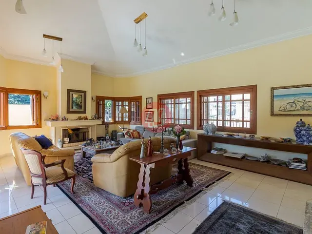 Casa com 661m² 4 quartos e 5 banheiros, à venda, no bairro Partenon em Porto Alegre