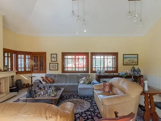 Casa com 661m² 4 quartos e 5 banheiros, à venda, no bairro Partenon em Porto Alegre