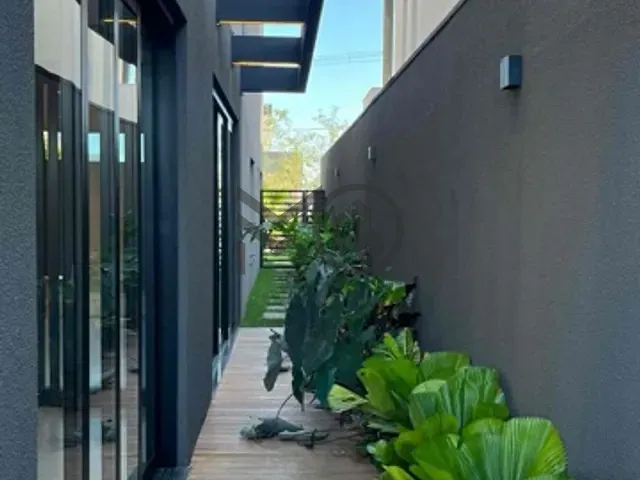 Casa com 300m² 5 quartos e 6 banheiros, à venda, no bairro Jardim Itália em Cuiabá