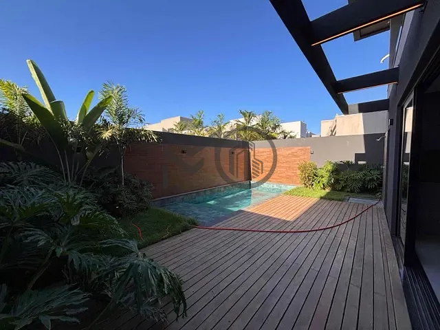 Casa com 300m² 5 quartos e 6 banheiros, à venda, no bairro Jardim Itália em Cuiabá