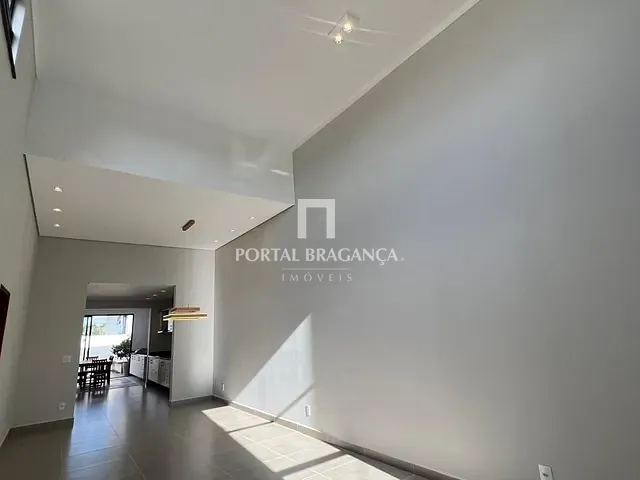 Casa com 300m² 3 quartos e 3 banheiros, à venda, no bairro Condomínio Residencial Euroville II em Bragança Paulista