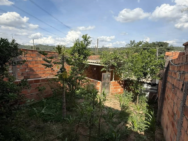 Casa 2 quartos e 1 banheiro, à venda, no bairro Centro em Vespasiano