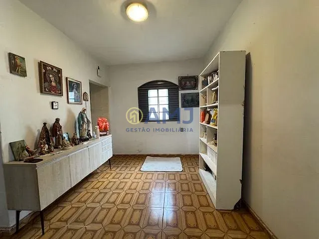 Casa com 432m² 3 quartos e 2 banheiros, à venda, no bairro Jardim América em Goiânia