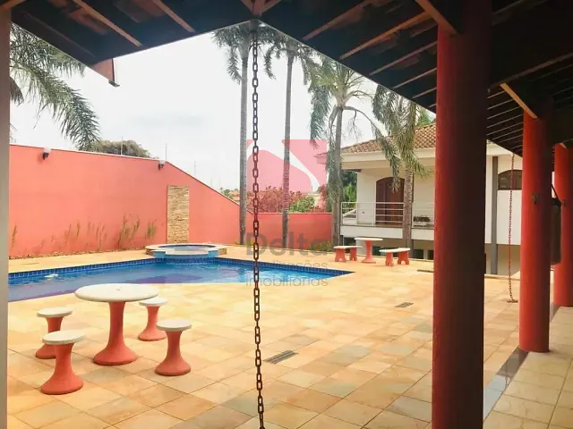 Casa 6 quartos e 5 banheiros, à venda, no bairro Centro em Pirassununga