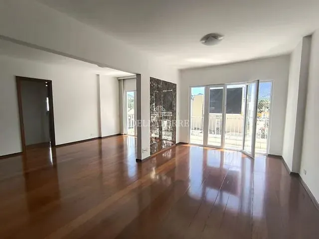 Apartamento com 400m² 5 quartos e 3 banheiros, à venda, no bairro Várzea em Teresópolis