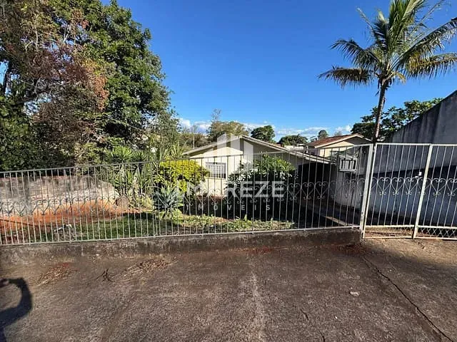Casa 2 quartos e 1 banheiro, à venda, no bairro Vila São Carlos em Apucarana