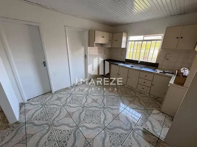 Casa 2 quartos e 1 banheiro, à venda, no bairro Vila São Carlos em Apucarana