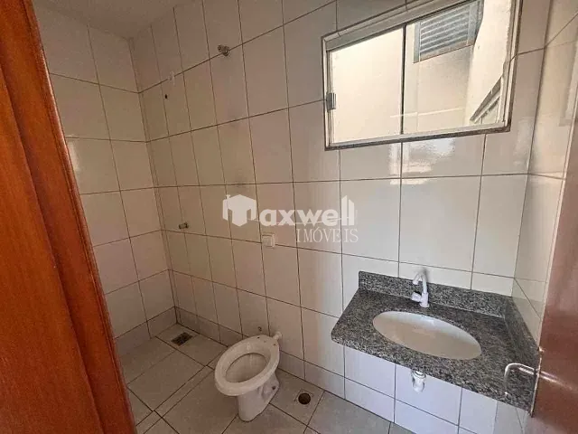 Casa com 200m² 3 quartos e 2 banheiros, à venda, no bairro Jardim Veneza em Aparecida de Goiânia