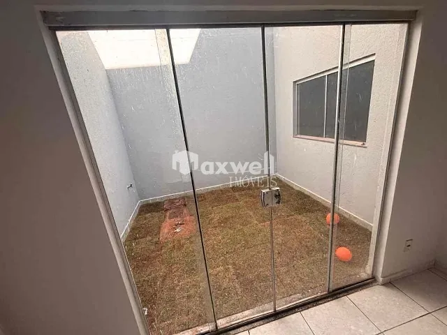 Casa com 200m² 3 quartos e 2 banheiros, à venda, no bairro Jardim Veneza em Aparecida de Goiânia