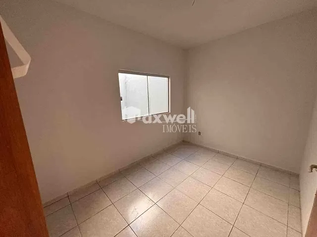 Casa com 200m² 3 quartos e 2 banheiros, à venda, no bairro Jardim Veneza em Aparecida de Goiânia