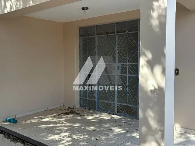 Casa 5 quartos e 1 banheiro, para alugar, no bairro Alto Planalto em Araçuaí
