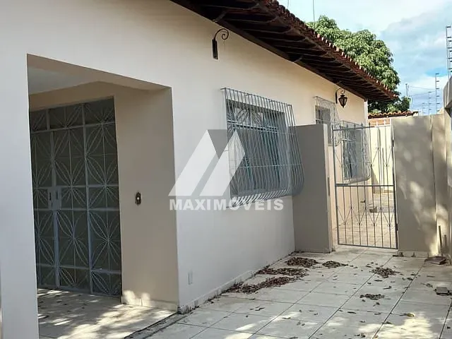 Casa 5 quartos e 1 banheiro, para alugar, no bairro Alto Planalto em Araçuaí