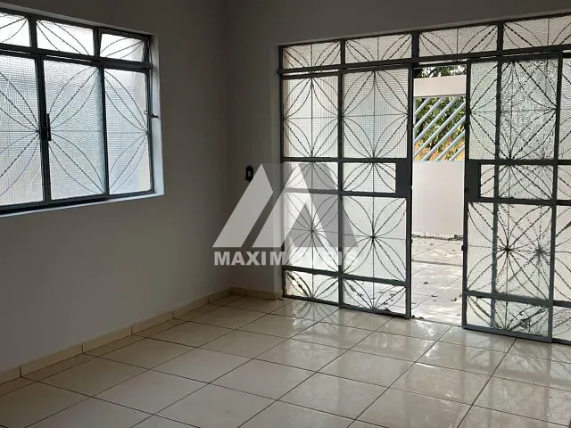 Casa 5 quartos e 1 banheiro, para alugar, no bairro Alto Planalto em Araçuaí