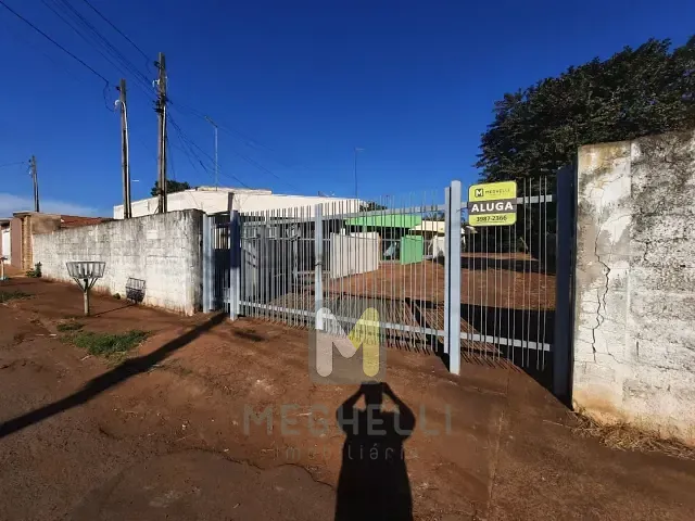 Casa 2 quartos e 1 banheiro, para alugar, no bairro Centro em Serrana