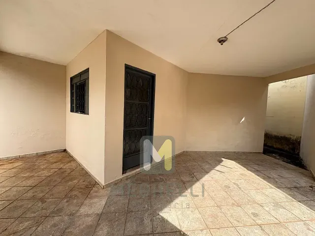 Casa 2 quartos e 1 banheiro, para alugar, no bairro Centro em Serrana