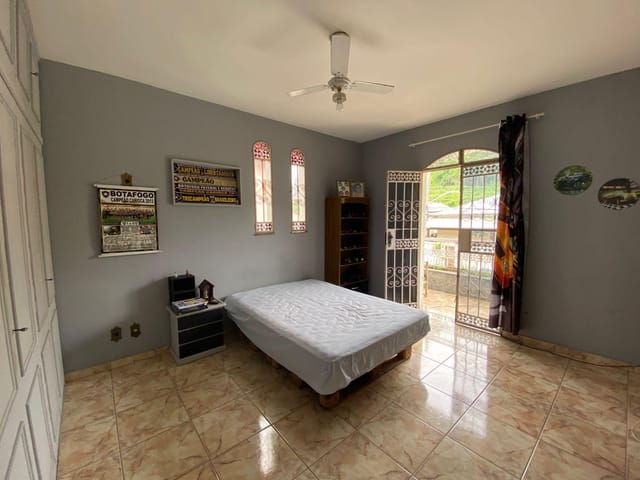 Casa com 290m² 3 quartos e 2 banheiros, à venda, no bairro Vila Valqueire em Rio de Janeiro