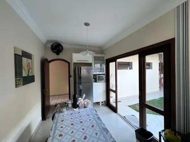 Casa com 360m² 3 quartos e 4 banheiros, à venda, no bairro Jardim das Colinas em São José dos Campos
