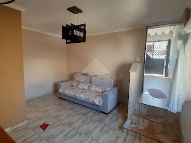 Casa com 300m² 1 quarto e 1 banheiro, à venda, no bairro Jardim Zaira em Mauá