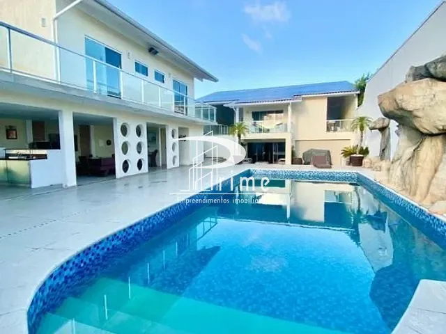 Casa com 1100m² 6 quartos e 10 banheiros, à venda, no bairro Camboinhas em Niterói