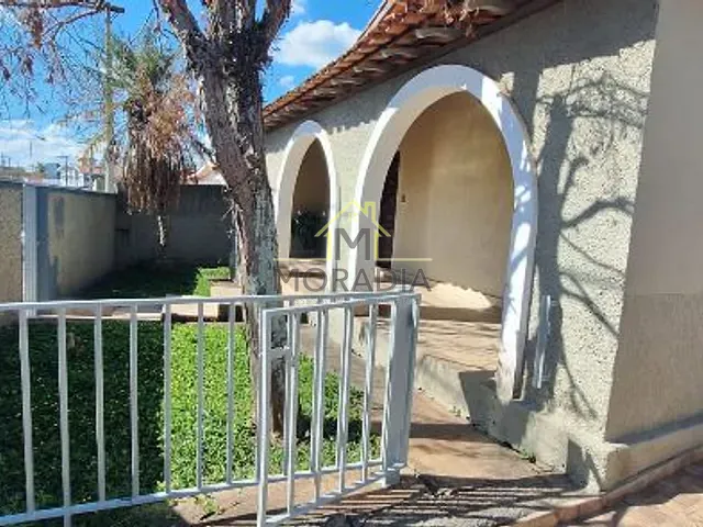 Casa com 468m² 3 quartos e 2 banheiros, à venda, no bairro Bebedouro em Guaxupé