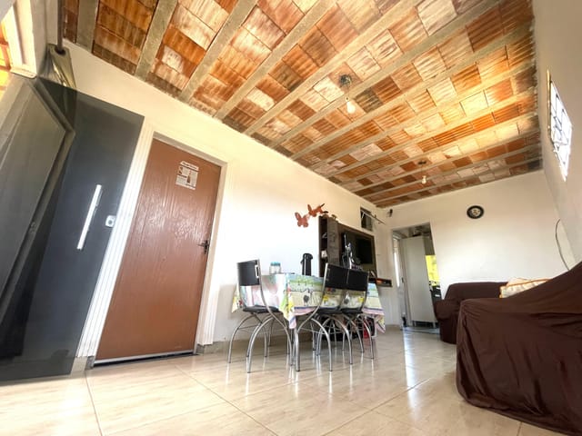 Casa 2 quartos e 2 banheiros, à venda, no bairro Florença em Ribeirão das Neves