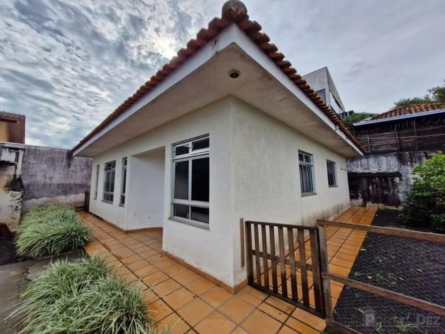 Locação - Casa Semimobiliada, 2 quartos sendo 1 suíte, Quintal Amplo, 80 m², Chapada.