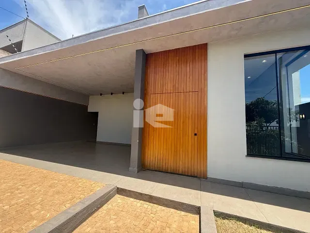 Casa com 300m² 3 quartos e 2 banheiros, à venda, no bairro Jardim Moriá em Rolândia