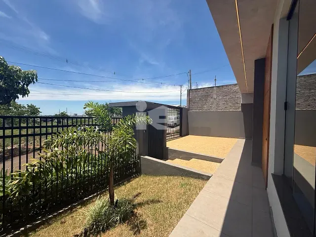 Casa com 300m² 3 quartos e 2 banheiros, à venda, no bairro Jardim Moriá em Rolândia