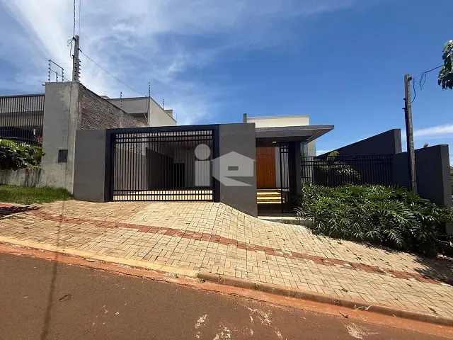 Casa com 300m² 3 quartos e 2 banheiros, à venda, no bairro Jardim Moriá em Rolândia